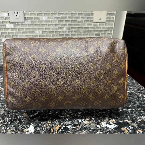 LOUIS VUITTON Speedy 30
Monogram Satchel with COA - Picture 5 of 15